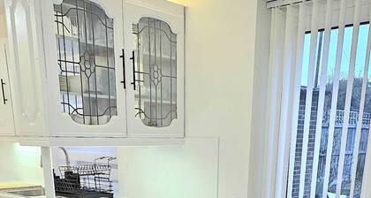 5-7 Mins Walk to ExCeL | Cosy 3-Bed/ Sleeps 7 -London Cable Cars 10 mins away