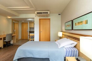 Ferros/tábuas de passar roupa, acesso à internet, roupa de cama