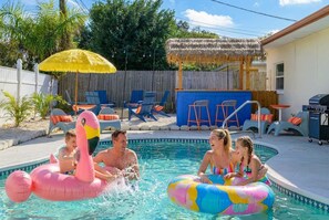 Pool - Backyard Oasis • Pool •  Hot Tub • Putt Putt • Bar (Largo)