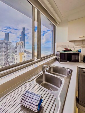 Fridge, microwave, stovetop, dishwasher - Surfers Paradise 21st-Floor Ocean View Apartment (Surfers Paradise)