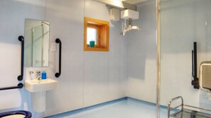 Bathroom - Keil - sleeps 6 guests  in 2 bedrooms (Lundin Links)