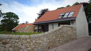 Exterior - Keil - sleeps 6 guests  in 2 bedrooms (Lundin Links)