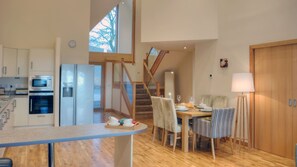 Dining - Cardy - sleeps 6 guests in 2 bedrooms (Lundin Links)