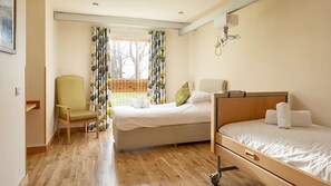4 bedrooms - Drummochy - sleeps 8 guests  in 4 bedrooms (Lundin Links)