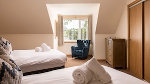 3 bedrooms - Emsdorf - sleeps 6 guests in 3 bedrooms (Lundin Links)