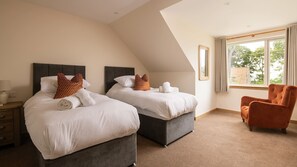 3 bedrooms - Selkirk - sleeps 6 guests  in 3 bedrooms (Lundin Links)
