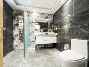 Shower, towels, soap, toilet paper - Luxury 2BR • Private Pool & Patio Oasis (Santo Domingo Este)