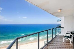 Property grounds - Oceanview Apartment with Balcony & Workspace (Surfers Paradise)