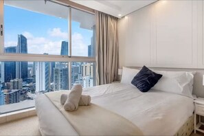 Iron/ironing board, WiFi, bed sheets - Oceanview Apartment with Balcony & Workspace (Surfers Paradise)