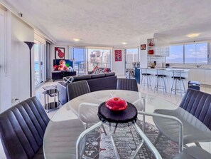 Dining - Level 19 Oceanview Apt - Balcony & Beach (Surfers Paradise)
