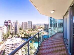 Property grounds - Level 19 Oceanview Apt - Balcony & Beach (Surfers Paradise)