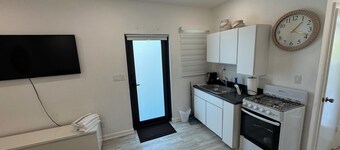 Cozy 1-bedroom studio in serene Cutler Bay with AC