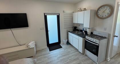 Cozy 1-bedroom studio in serene Cutler Bay with AC