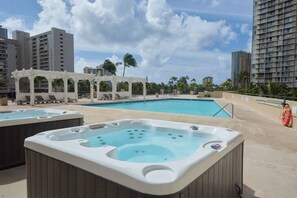 Pool - Charm near Waikiki Beach! (Honolulu)