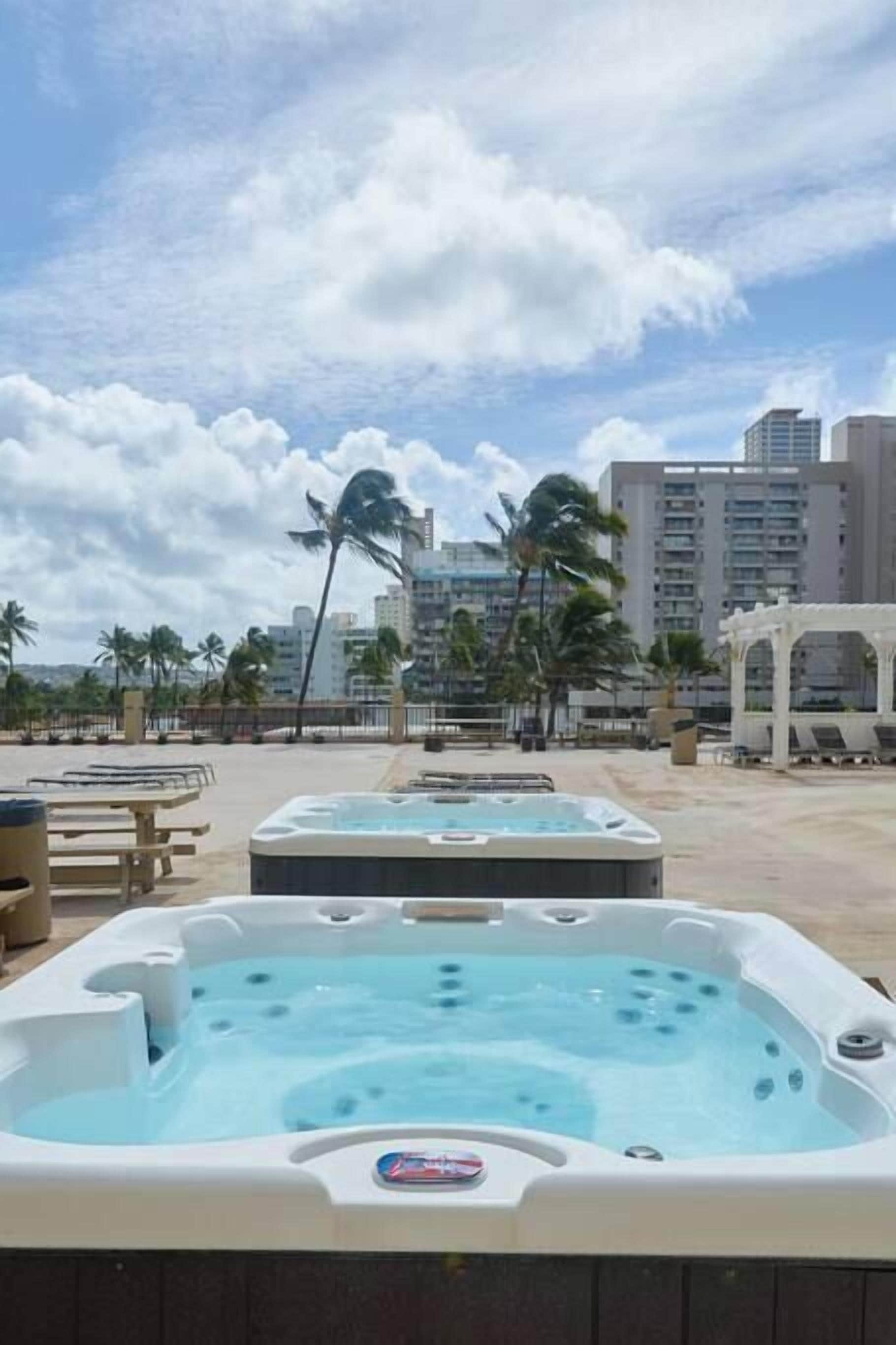 Bañera de hidromasaje exterior