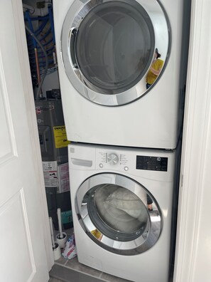 Interior - P3A, Near MET, convention center 1 bedroom 1 bathroom,share kitchen (Philadelphia)