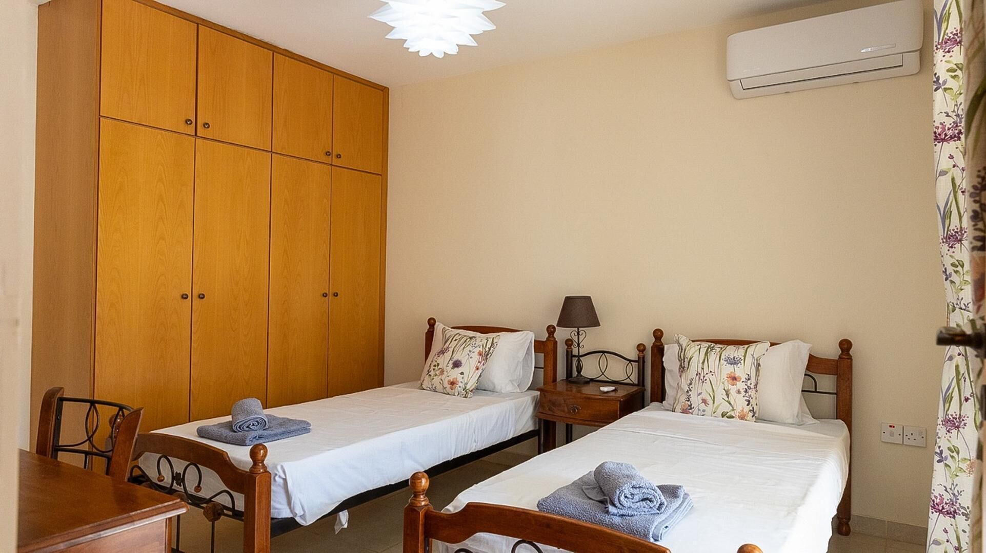 2 quartos, ferros/tábuas de passar roupa, Wi-Fi de cortesia