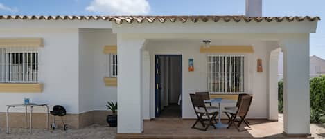 屋外ダイニングエリア