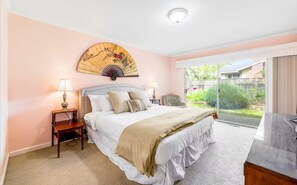 3 bedrooms, desk, iron/ironing board, WiFi - Pebble Beach-Near Beach and Golf-Cute and Cozy. (Del Monte Forest)