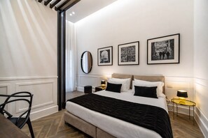 In-room safe, blackout drapes, iron/ironing board, free WiFi - Umberto 34 Collection (Naples)