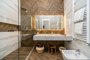 تجهيزات دش، مجففات شعر، مناشف، صابون