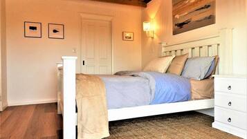 Iron/ironing board, travel crib, WiFi, bed sheets