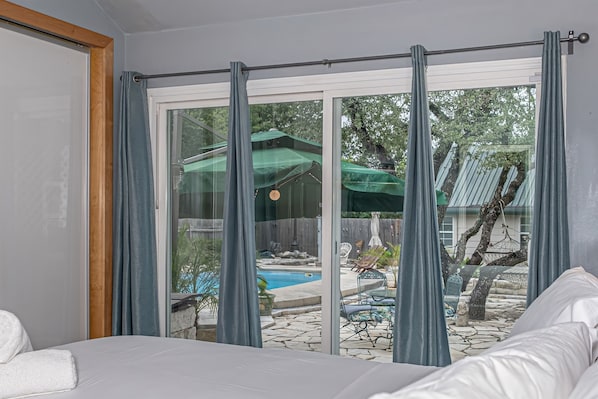 Bureau, fer et planche à repasser, lit parapluie, Wi-Fi gratuit