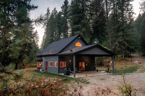 Tranquil Nature Retreat on 12 acres!