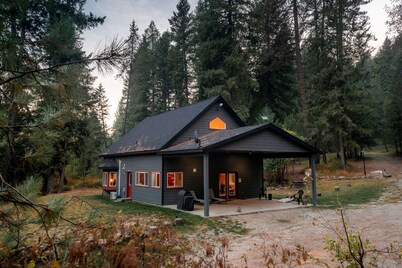 Tranquil Nature Retreat on 12 acres!