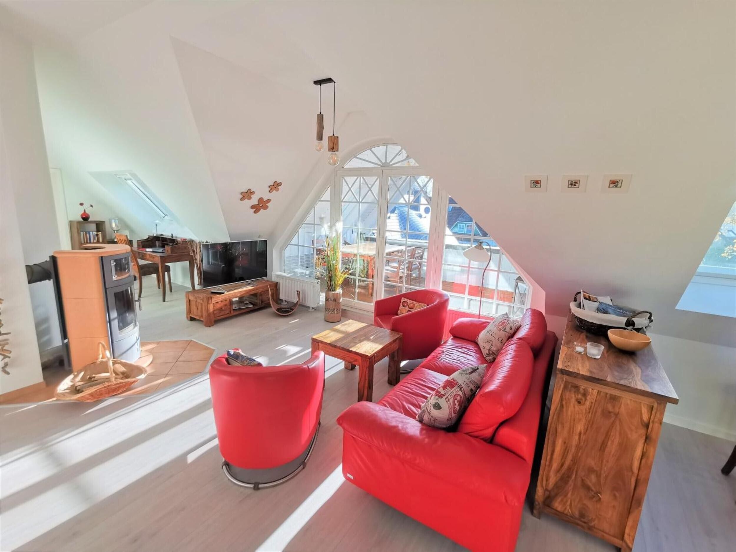 Fernseher, Kamin, DVD-Player, Stereoanlage