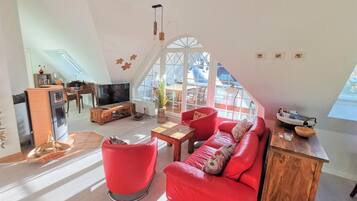 Fernseher, Kamin, DVD-Player, Stereoanlage