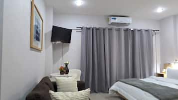 Comfort Studio Suite, City View | Laptop workspace, iron/ironing board, free WiFi