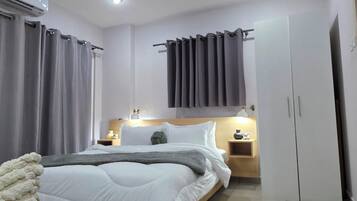 Comfort Studio Suite, City View | Laptop workspace, iron/ironing board, free WiFi