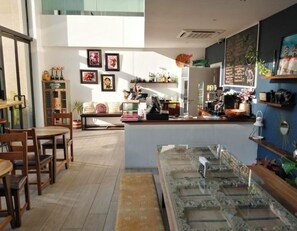 Comfort Studio Suite, City View | Dining - The Gallery Luxury Suites CPG (Accra)