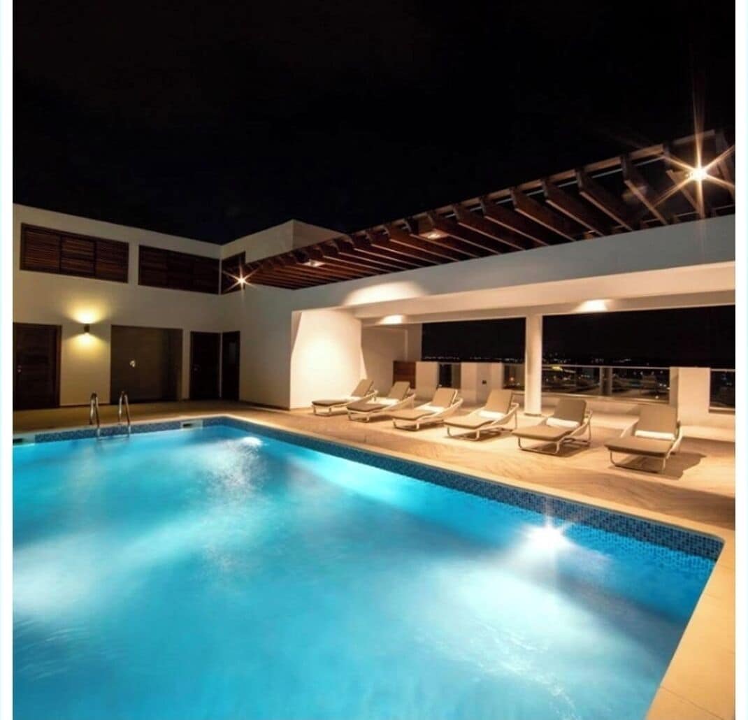 Comfort Studio Suite, City View | Pool | Outdoor pool