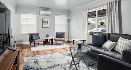 3-bedroom house in welcoming Chico down the street from Enloe Hospital