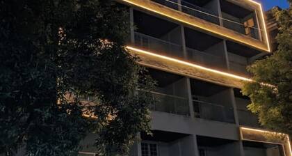 Seagull Nest: AC 2BHK Apartment by Bleisure