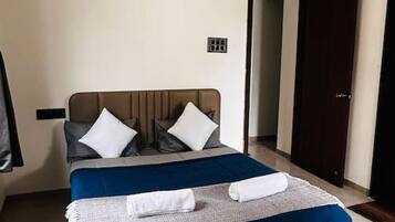 Skrivebord, strygejern/strygebræt, Wi-Fi, sengetøj