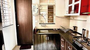 Fridge, stovetop, cookware/dishes/utensils, dining tables