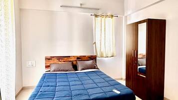 Bureau, fer et planche à repasser, Wi-Fi, draps fournis