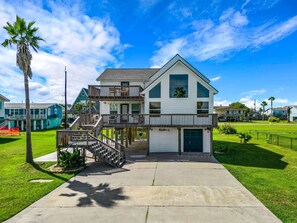Exterior - Cozy Coastal Home, Minutes from the Beach (Jamaica Beach)