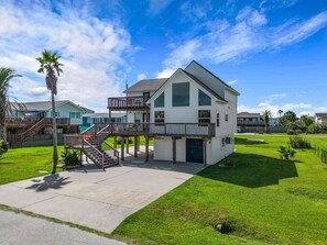 Exterior - Cozy Coastal Home, Minutes from the Beach (Jamaica Beach)