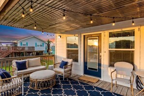Terrace/patio - Cozy Coastal Home, Minutes from the Beach (Jamaica Beach)