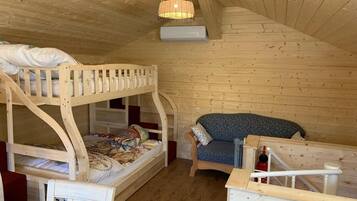 Een strijkplank/strijkijzer, wifi, beddengoed