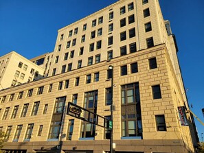 Exterior - Charming 2-Bedroom Apartment with Ac in peaceful Cincinnati (Cincinnati)