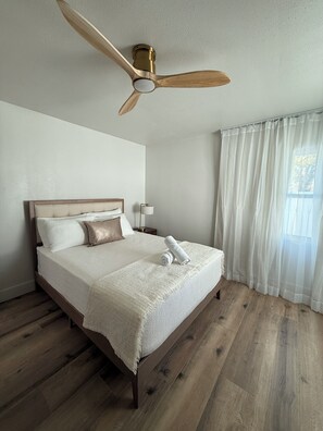 2 habitaciones, tabla de planchar con plancha, wifi y ropa de cama 