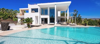 Luxury Villa Jacuzzi, Pool, golf, sea view 21p