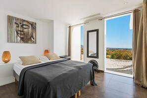 Iron/ironing board, internet, bed sheets - Luxury Villa Jacuzzi, Pool, golf, sea view 21p (Benahavís)