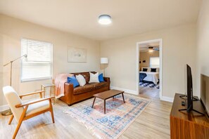 3 dormitoris, escriptori, planxa i posts de planxar i Internet