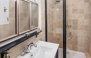 Shower, hair dryer - Superbe maison de ville (La Réole)